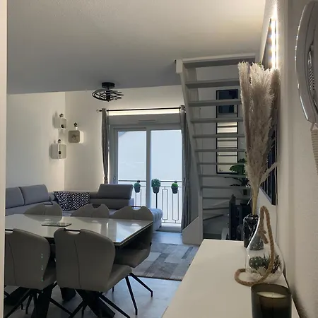 L'adresse Signature, Duplex D'exception A Saumur