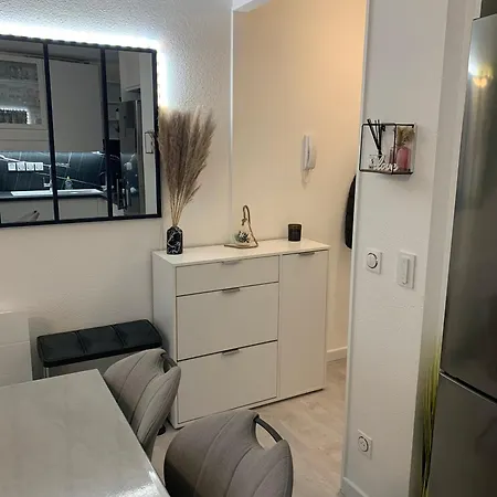 L'adresse Signature, Duplex D'exception A アパート